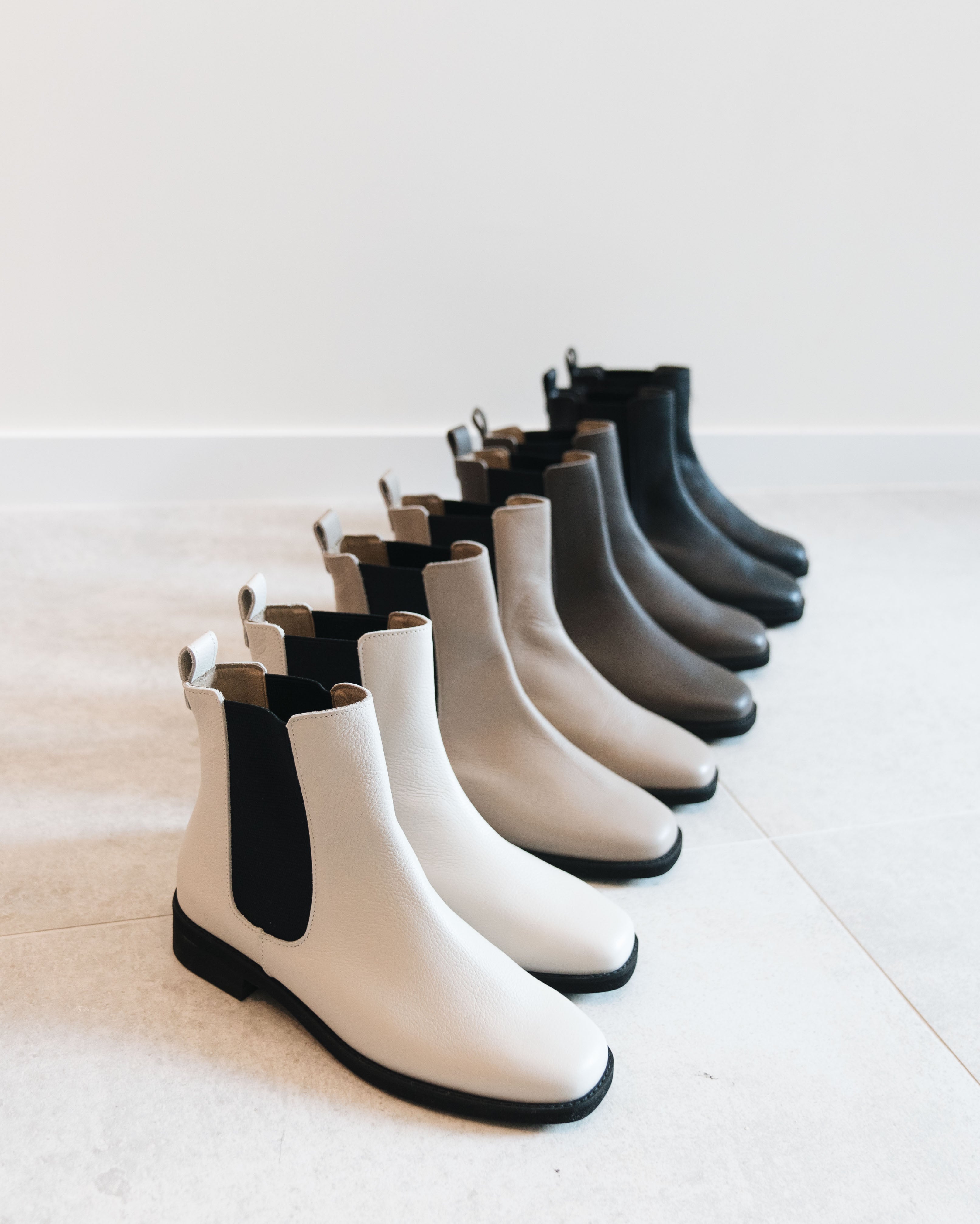 Chelsea Boots - Smoky White