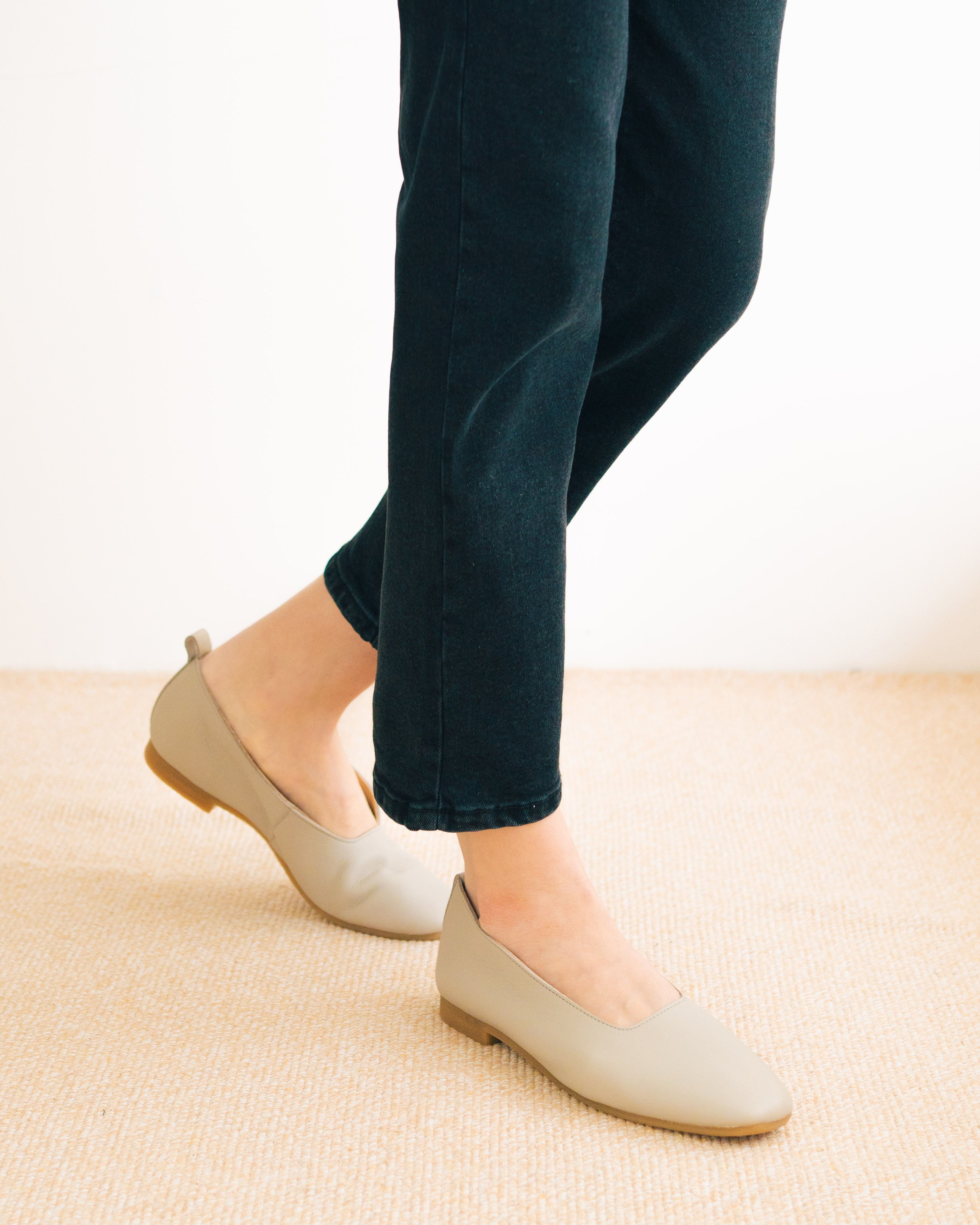 Alva Flats - Dove Grey