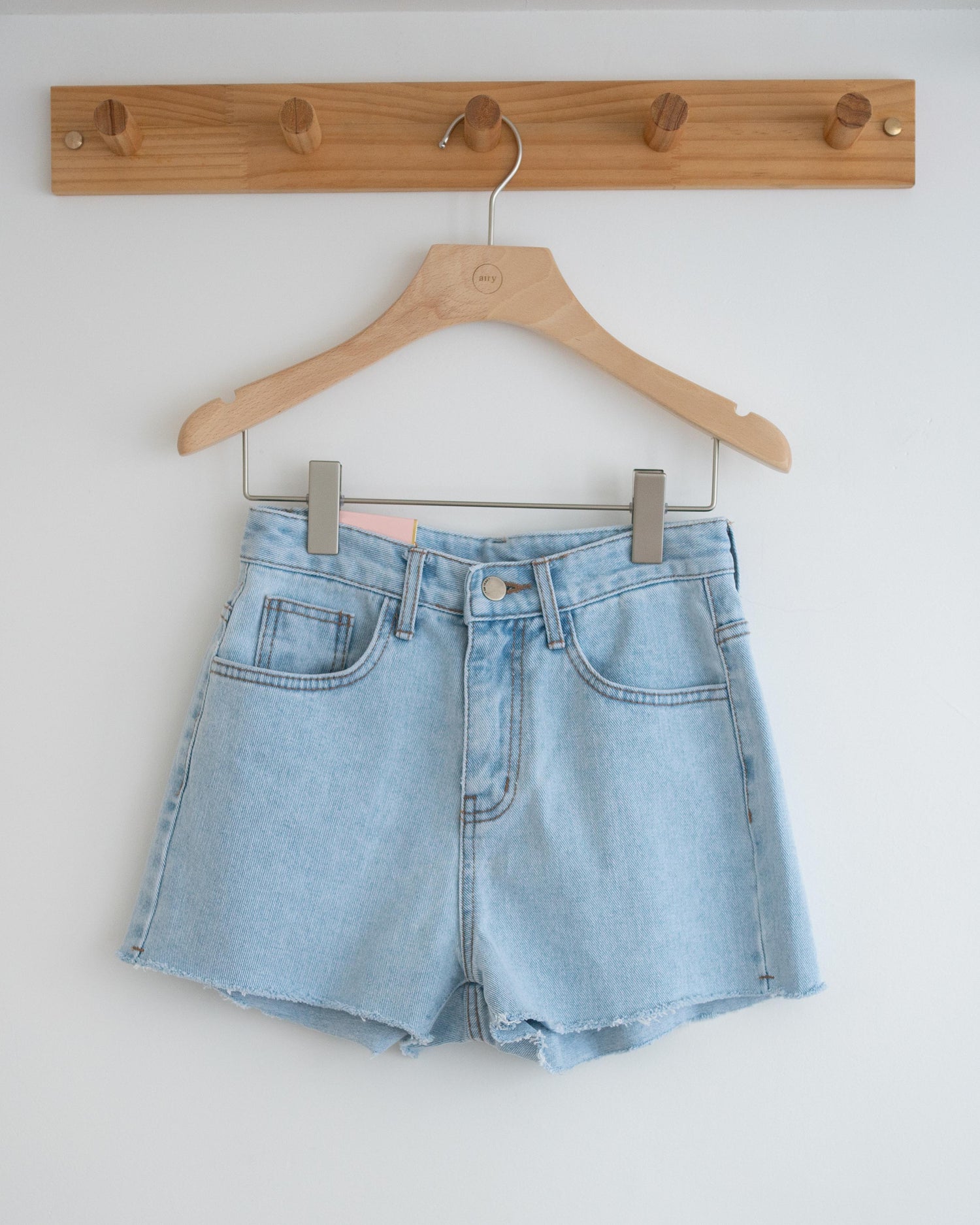 熱賣回歸! 基礎顯瘦淺藍牛仔短褲 Comfy denim shorts