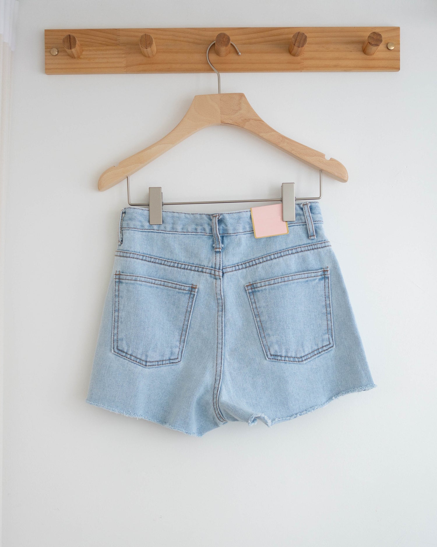 熱賣回歸! 基礎顯瘦淺藍牛仔短褲 Comfy denim shorts