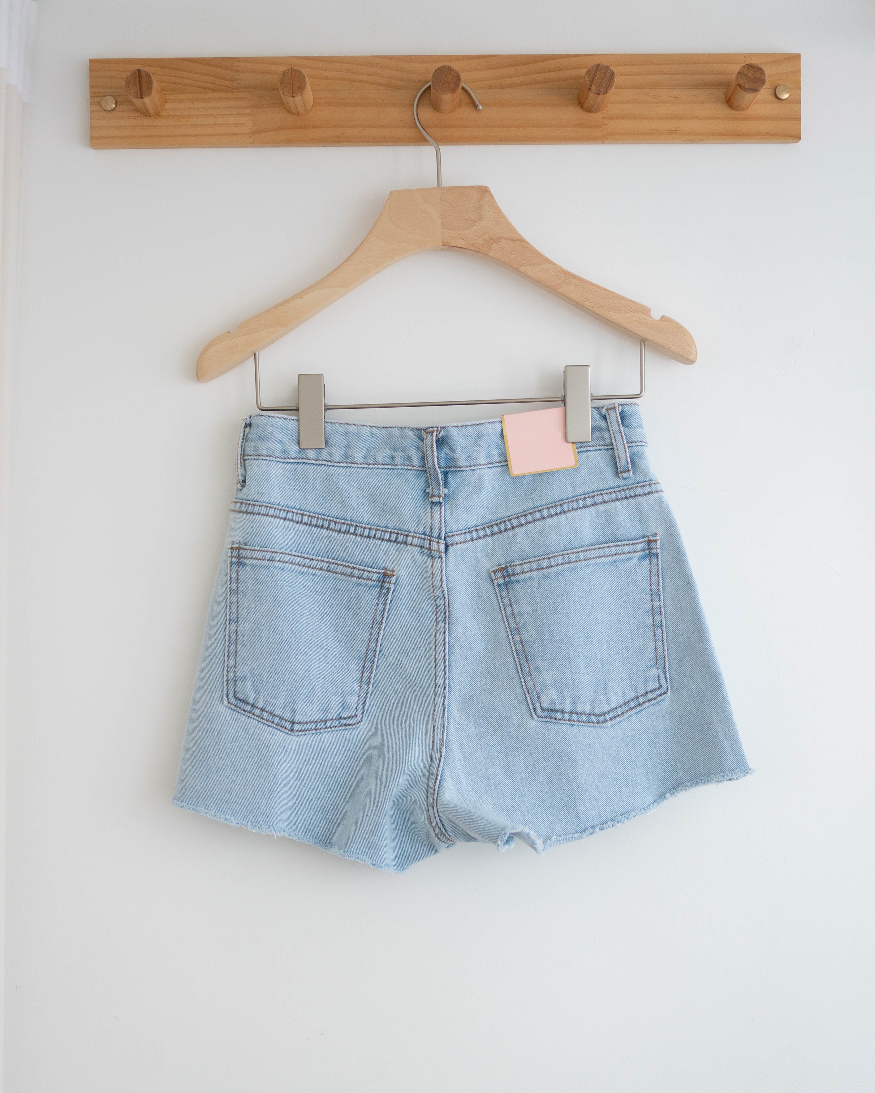 熱賣回歸! 基礎顯瘦淺藍牛仔短褲 Comfy denim shorts